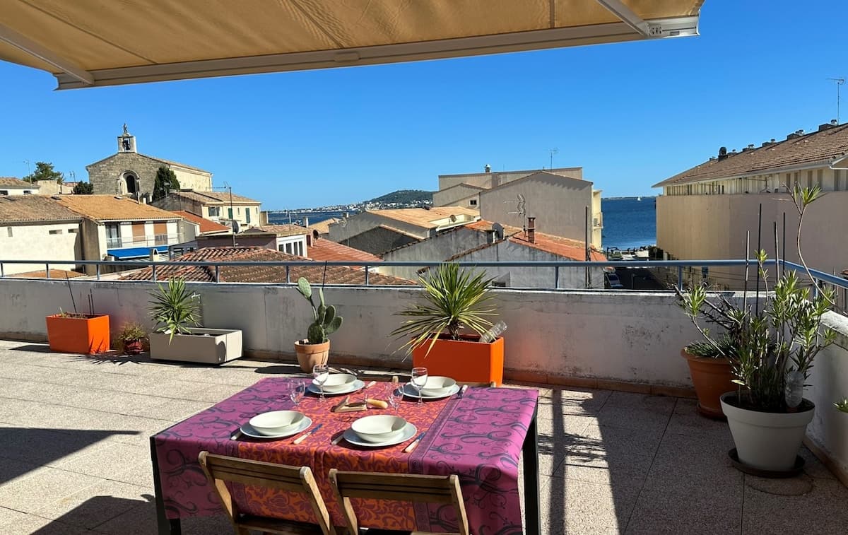 La terrasse de Mèze :duplex climatisé, grande terrasse vue étang, tout à pied ! - Photo 1