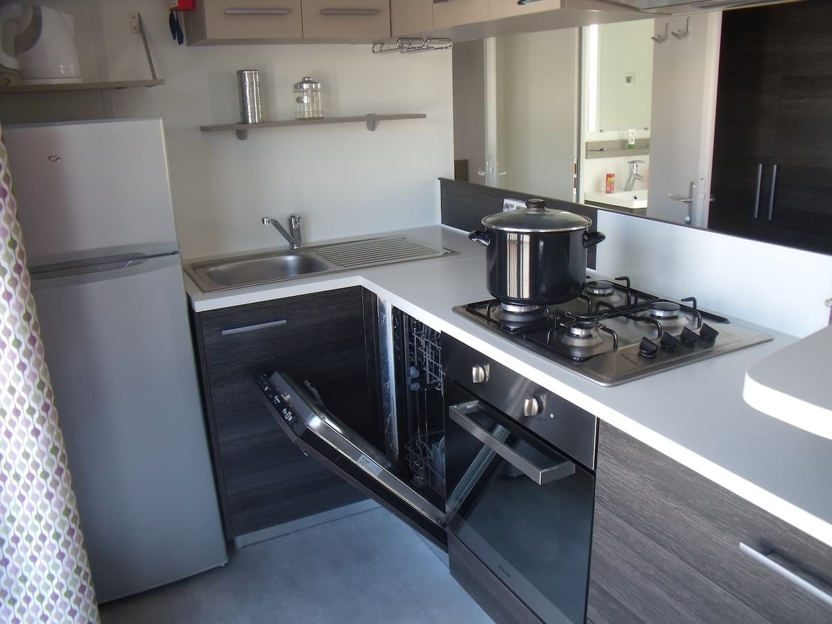 Mobil-home climatisé, parking gratuit, aux Mathes en Charente-Maritime - Photo 9