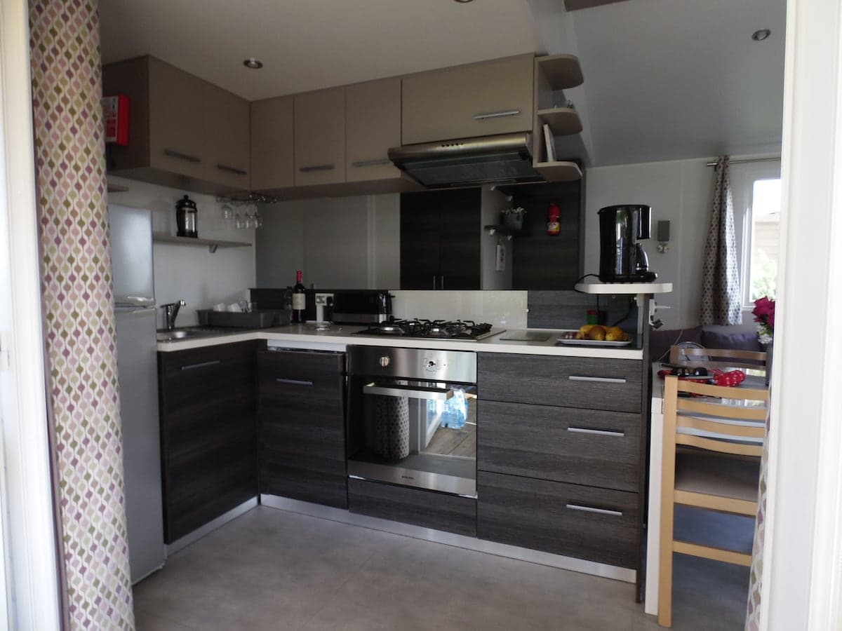 Mobil-home climatisé, parking gratuit, aux Mathes en Charente-Maritime - Photo 7