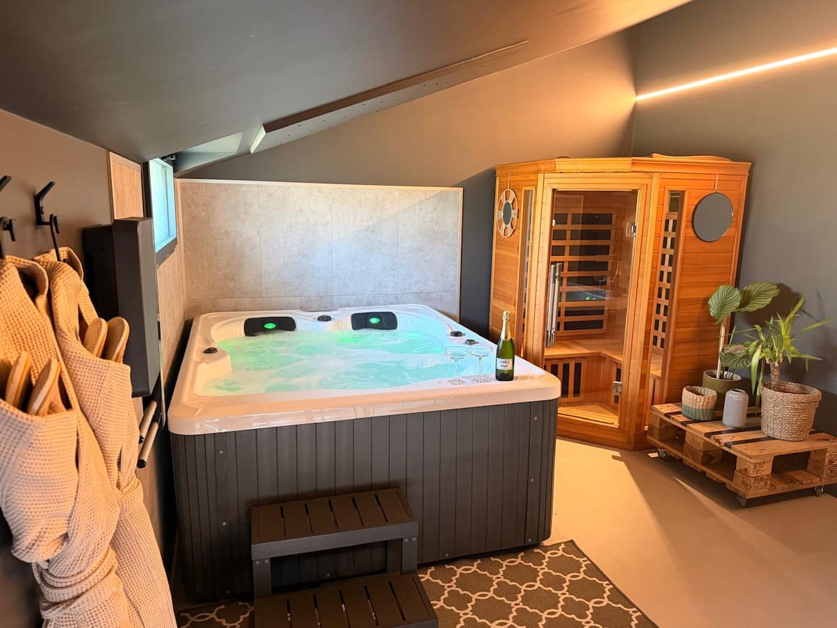 Suite Napoléon, jacuzzi et sauna près de Rennes - Photo 1
